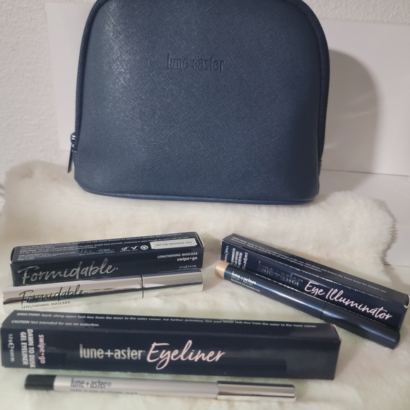 Lune+Aster Eye Makeup Set With Bag Mascara, Eye Illuminator, And Liner - Picture 4 of 4